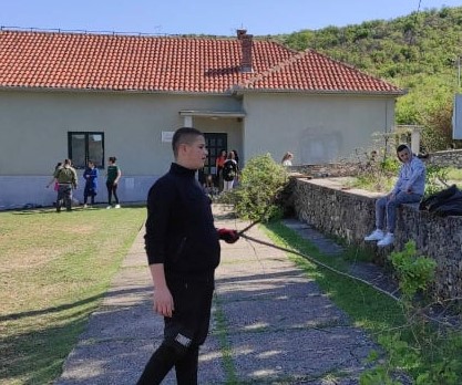 Eko HUB BLAGAJ/Novi Val Održao Akciju čišćenja Na Području Područne škole U Vranjevićima