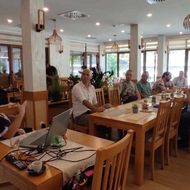 Omladinski Klub Novi Val Predstavio Rezultate Istraživanja Kvalitete Vode Za Piće U Mostaru