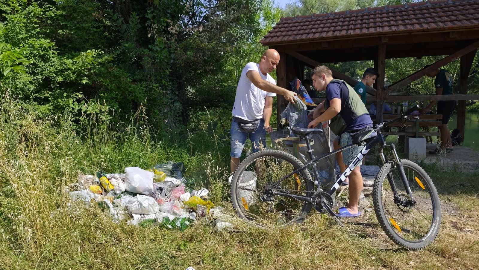 Zajedno Za čistu I Prohodnu Stazu Uz Rijeku Bunu: Fly Fishing škola U Akciji!