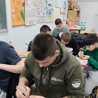 Prvi Koraci U Izradi Muha: Djeca Savladala Osnove Perenja